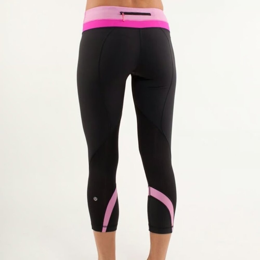 Lululemon Run: Inspire Crop II
Black / Zing Pink Light / Mini Hyper Stripe